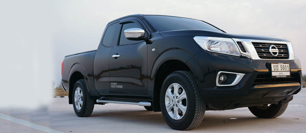 TAK,THAILAND- February 3,2018:Photo of Nissan Navara E 6MT King Cab 2WD The Nissan Navara E 6MT model 2017 parking in the park on February 3,2018 in Tak,Thailand 