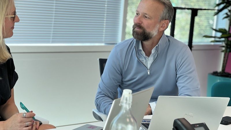 Independent vets collaborate for Vetsure’s new guide to practice success